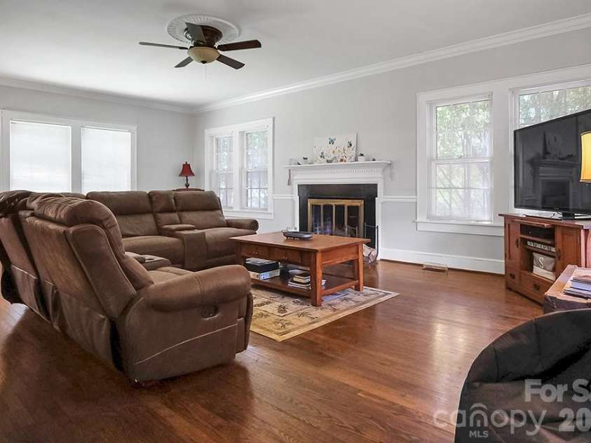 601 Washington Street, Shelby, NC 28150.  MLS# CAR4394855, YatesRealty ID 31508. 
