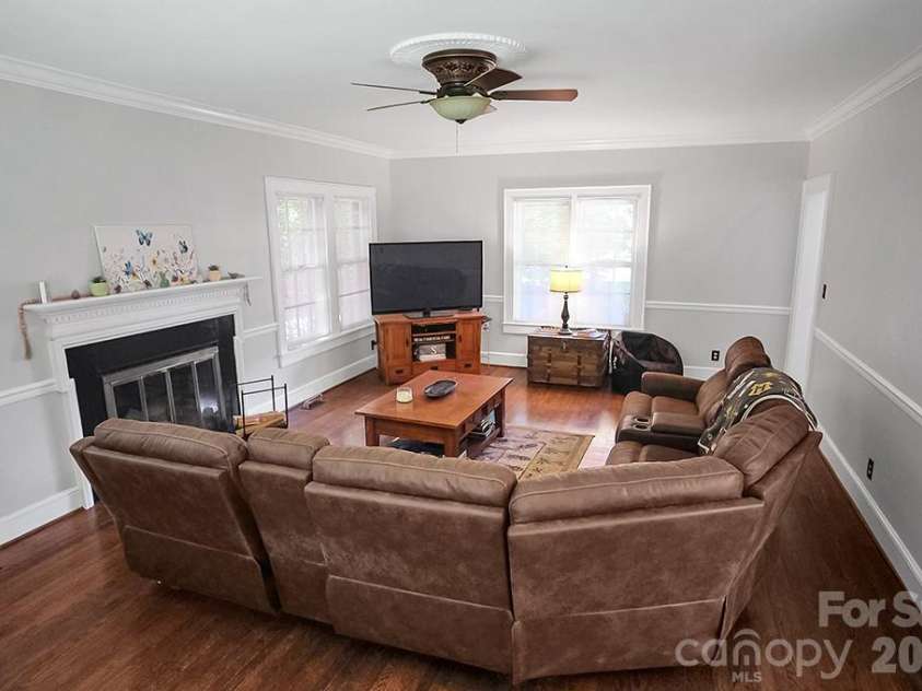 601 Washington Street, Shelby, NC 28150.  MLS# CAR4394855, YatesRealty ID 31508. 