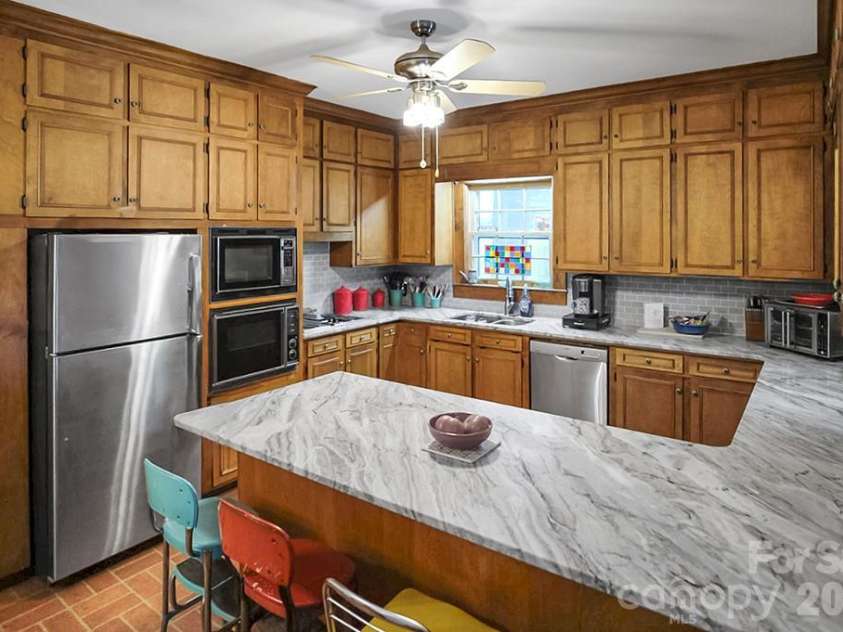 601 Washington Street, Shelby, NC 28150.  MLS# CAR4394855, YatesRealty ID 31508. 