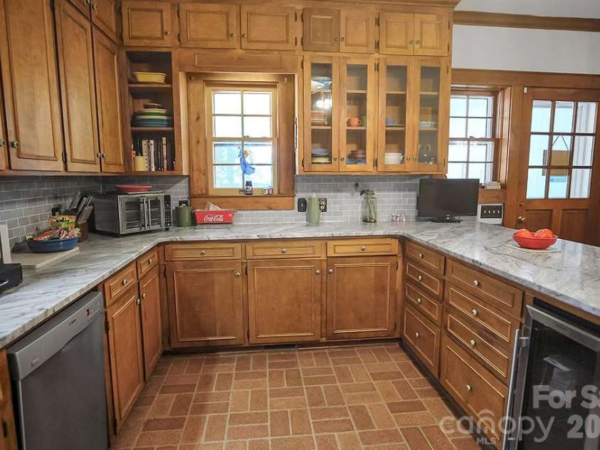 601 Washington Street, Shelby, NC 28150.  MLS# CAR4394855, YatesRealty ID 31508. 