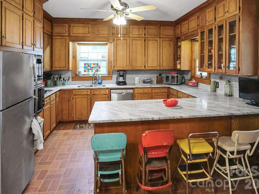 601 Washington Street, Shelby, NC 28150.  MLS# CAR4394855, YatesRealty ID 31508. 