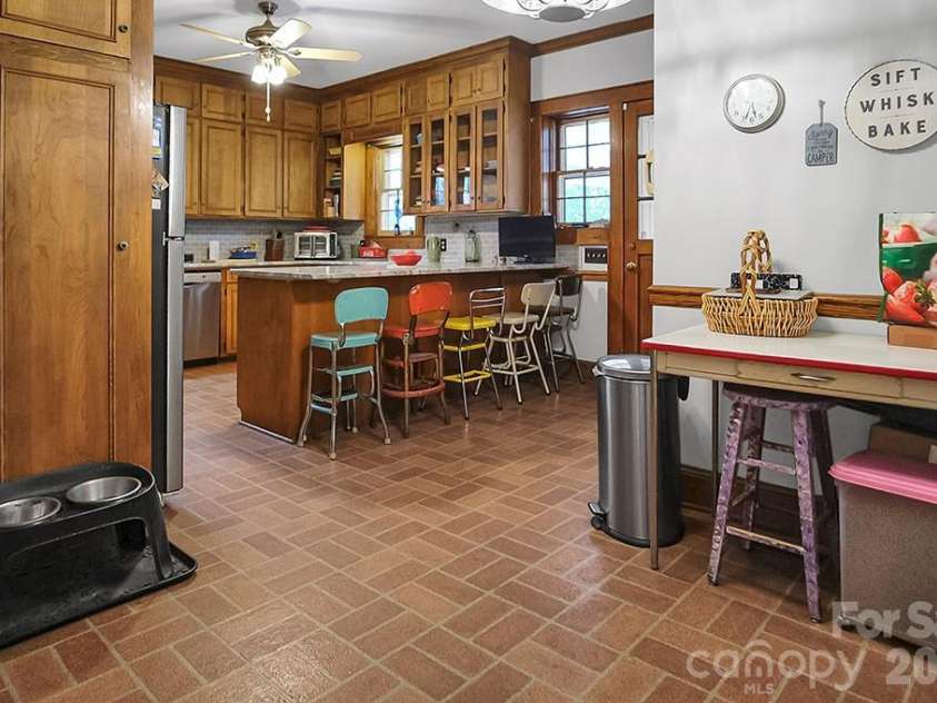 601 Washington Street, Shelby, NC 28150.  MLS# CAR4394855, YatesRealty ID 31508. 