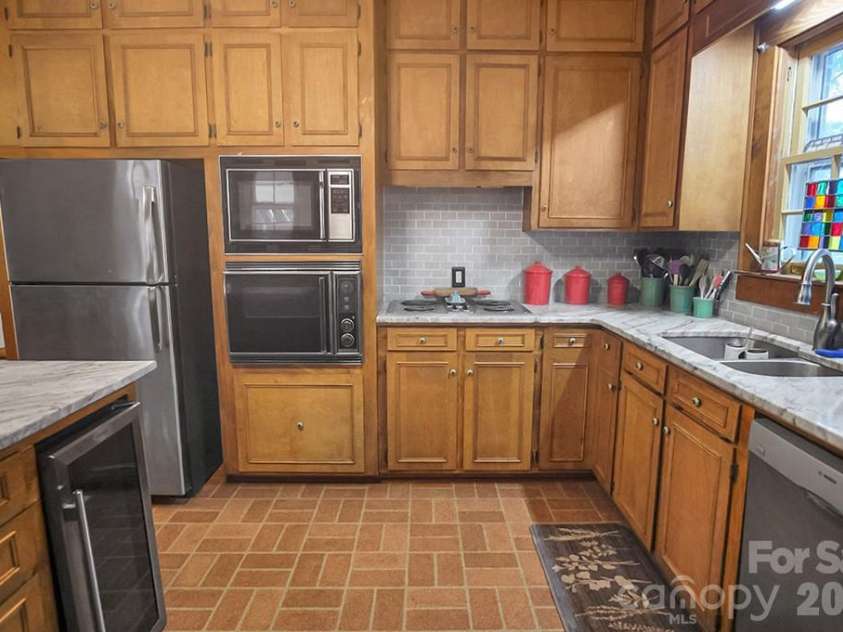 601 Washington Street, Shelby, NC 28150.  MLS# CAR4394855, YatesRealty ID 31508. 