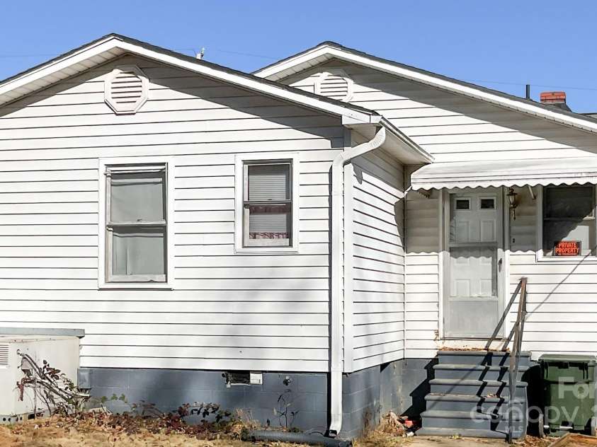 302 Morgan Street, Greer, SC 29651.  MLS# CAR4219291, YatesRealty ID 3151. 