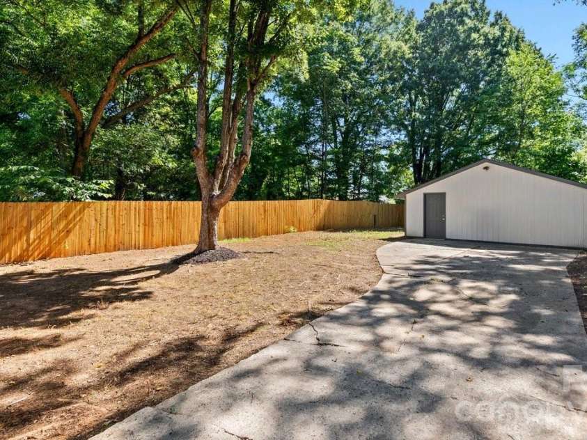1215 Wilson W Lee Boulevard, Statesville, NC 28677.  MLS# CAR4394986, YatesRealty ID 31510. 