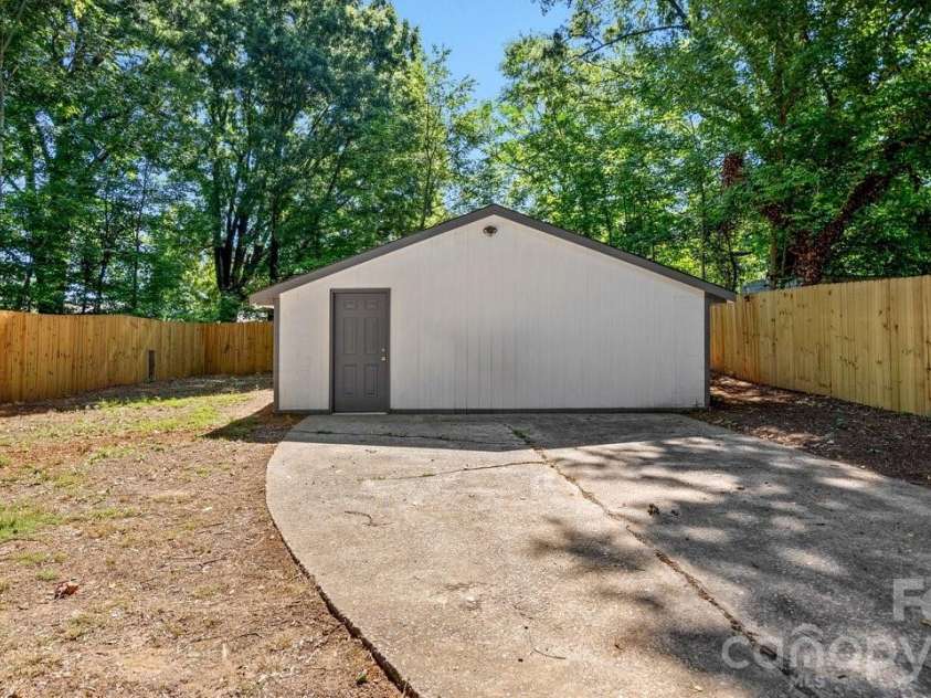 1215 Wilson W Lee Boulevard, Statesville, NC 28677.  MLS# CAR4394986, YatesRealty ID 31510. 