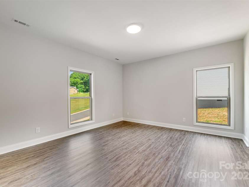 34 Kingston Street, Franklin, NC 28734.  MLS# CAR4286257, YatesRealty ID 31511. 