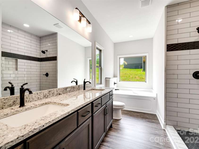 34 Kingston Street, Franklin, NC 28734.  MLS# CAR4286257, YatesRealty ID 31511. 