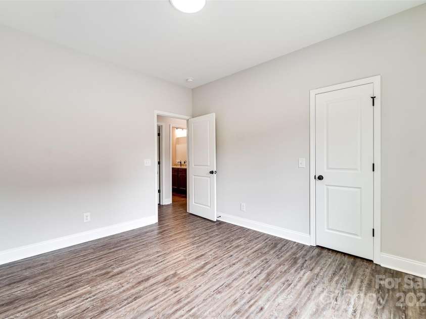 34 Kingston Street, Franklin, NC 28734.  MLS# CAR4286257, YatesRealty ID 31511. 