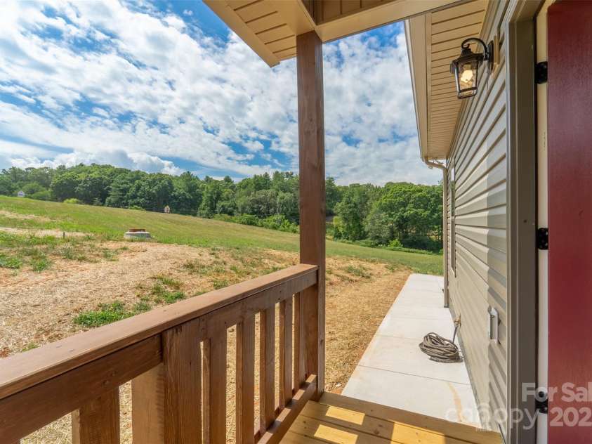 34 Kingston Street, Franklin, NC 28734.  MLS# CAR4286257, YatesRealty ID 31511. 