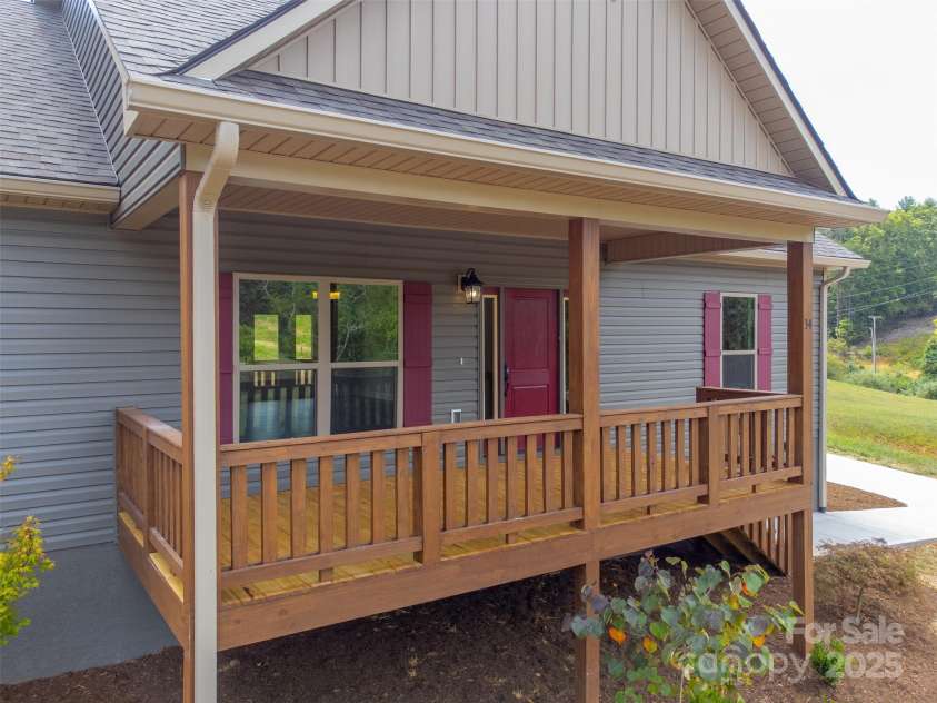 34 Kingston Street, Franklin, NC 28734.  MLS# CAR4286257, YatesRealty ID 31511. 