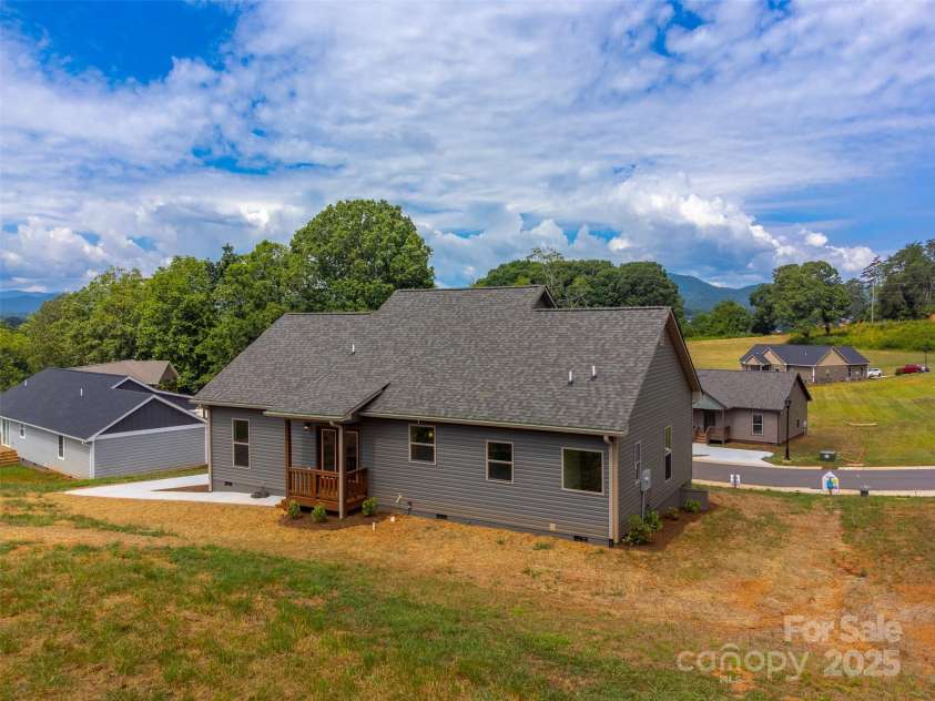 34 Kingston Street, Franklin, NC 28734.  MLS# CAR4286257, YatesRealty ID 31511. 
