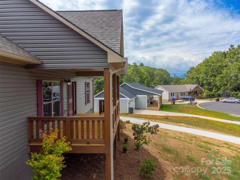 34 Kingston Street, Franklin, NC 28734.  MLS# CAR4286257, YatesRealty ID 31511. 
