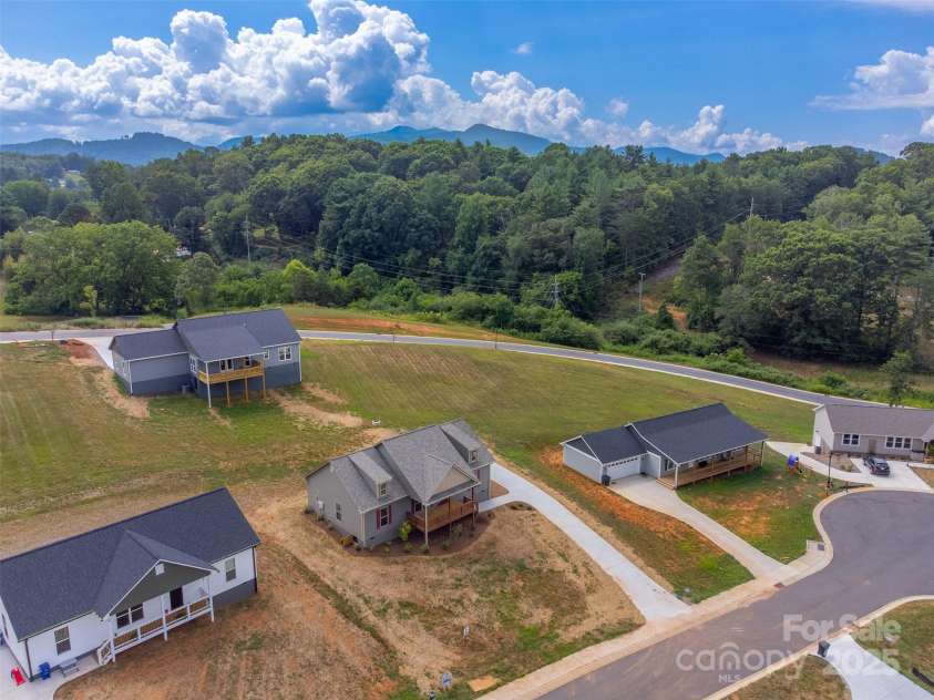 34 Kingston Street, Franklin, NC 28734.  MLS# CAR4286257, YatesRealty ID 31511. 