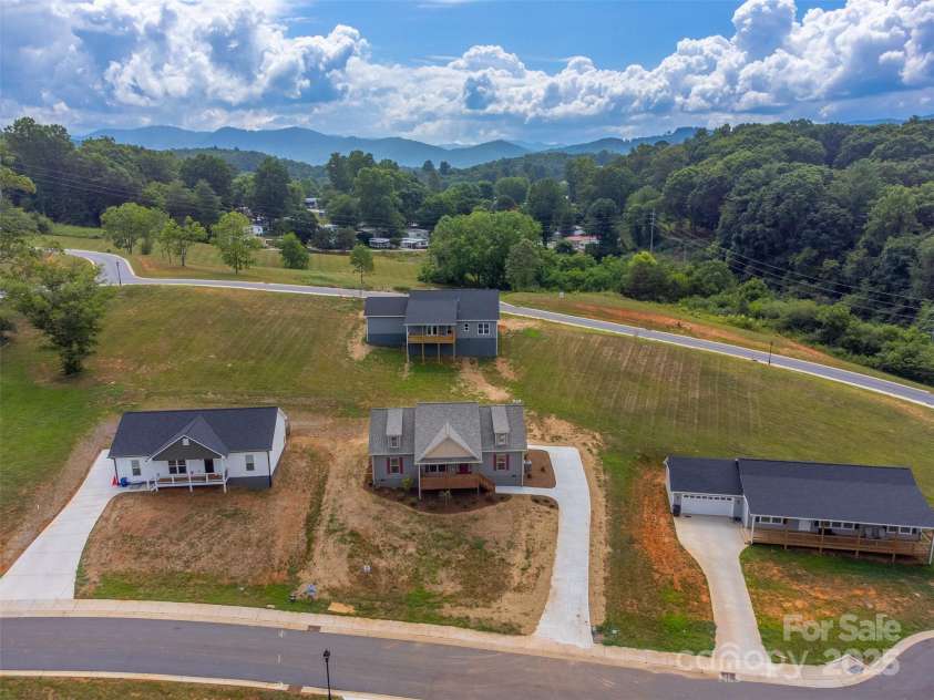 34 Kingston Street, Franklin, NC 28734.  MLS# CAR4286257, YatesRealty ID 31511. 