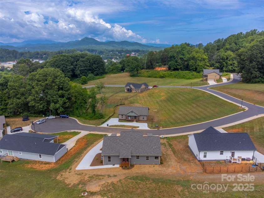 34 Kingston Street, Franklin, NC 28734.  MLS# CAR4286257, YatesRealty ID 31511. 