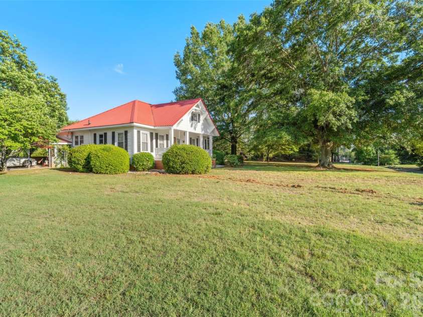 9350 US Highway 52 Highway, Wadesboro, NC 28170.  MLS# CAR4395029, YatesRealty ID 31511. 