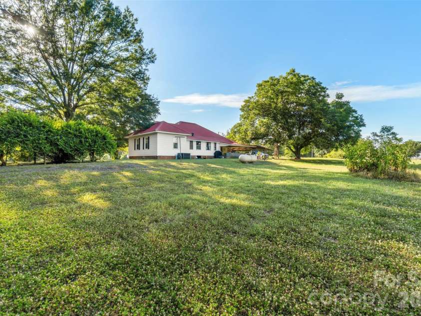 9350 US Highway 52 Highway, Wadesboro, NC 28170.  MLS# CAR4395029, YatesRealty ID 31511. 