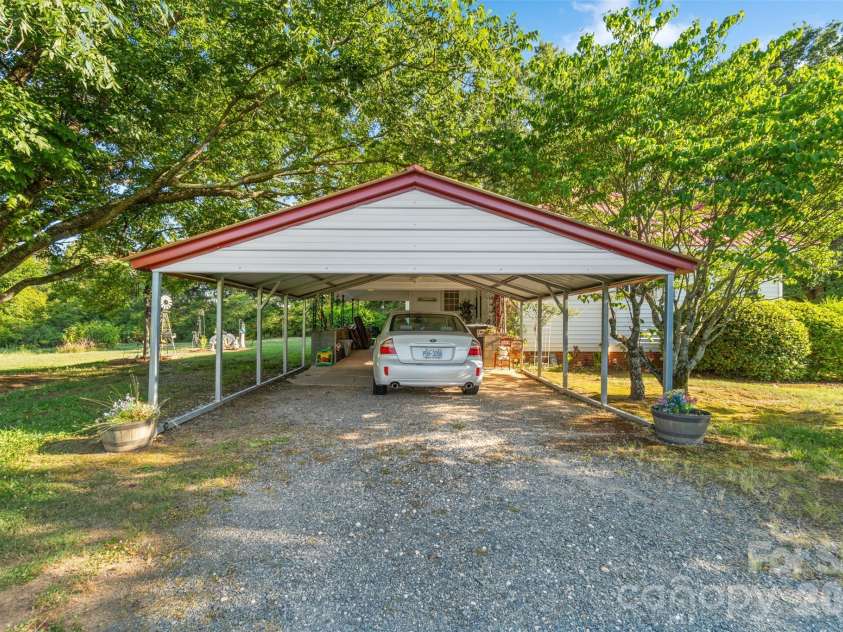 9350 US Highway 52 Highway, Wadesboro, NC 28170.  MLS# CAR4395029, YatesRealty ID 31511. 