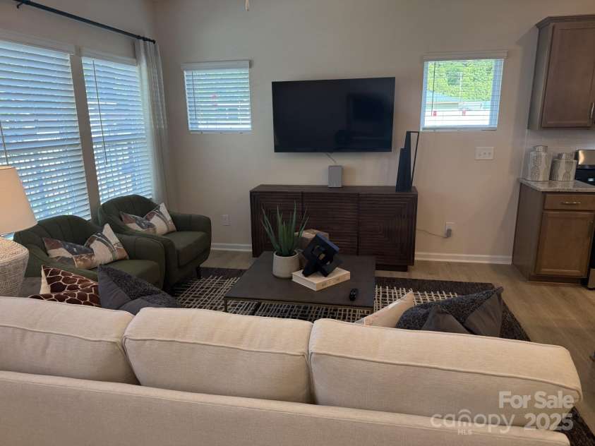 2954 Sloan Drive, Charlotte, NC 28208.  MLS# CAR4291371, YatesRealty ID 31515. 