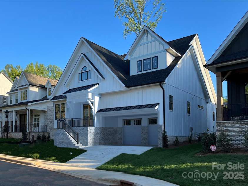 827 Naples Drive, Davidson, NC 28036.  MLS# CAR4286245, YatesRealty ID 31517. 