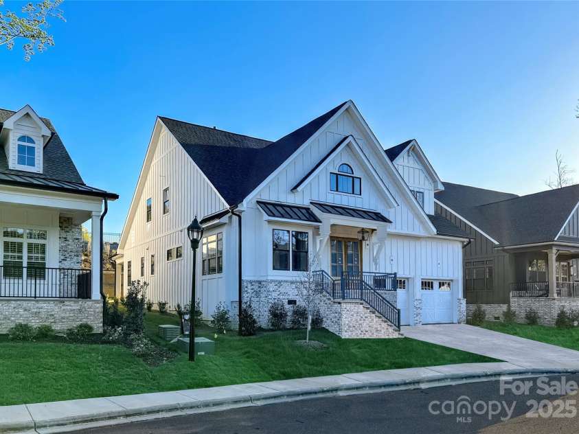 827 Naples Drive, Davidson, NC 28036.  MLS# CAR4286245, YatesRealty ID 31517. 