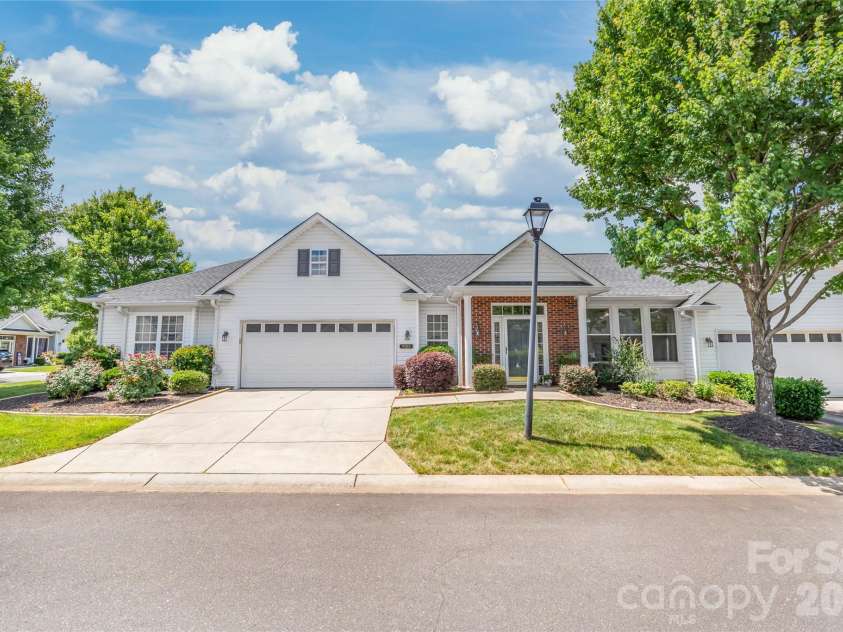 9205 Duckhorn Drive, Charlotte, NC 28277.  MLS# CAR4395320, YatesRealty ID 31517. 