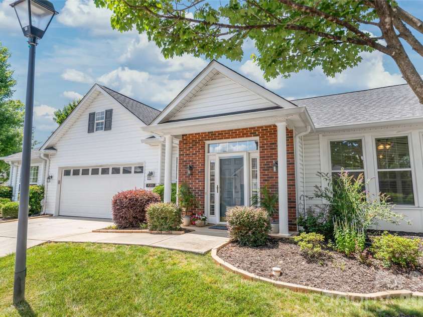9205 Duckhorn Drive, Charlotte, NC 28277.  MLS# CAR4395320, YatesRealty ID 31517. 