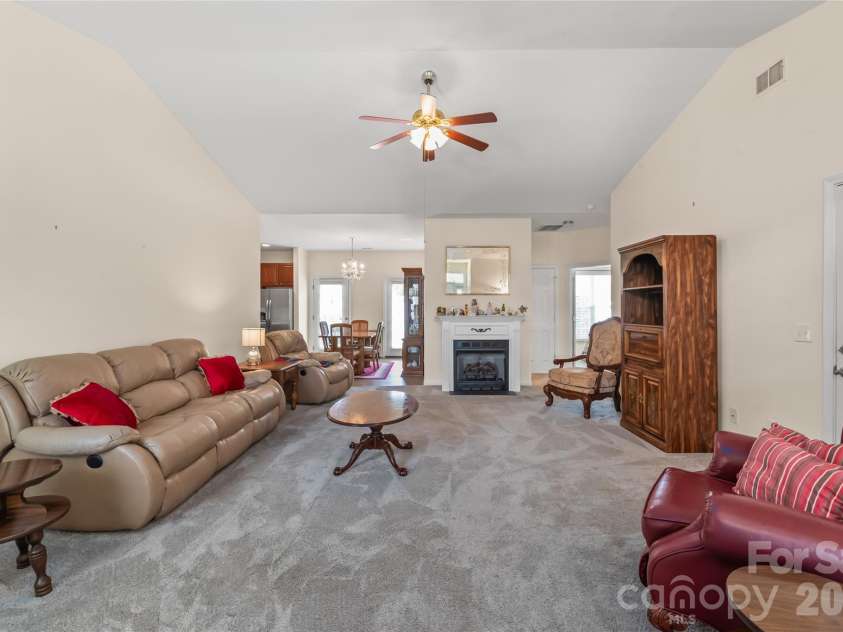 9205 Duckhorn Drive, Charlotte, NC 28277.  MLS# CAR4395320, YatesRealty ID 31517. 