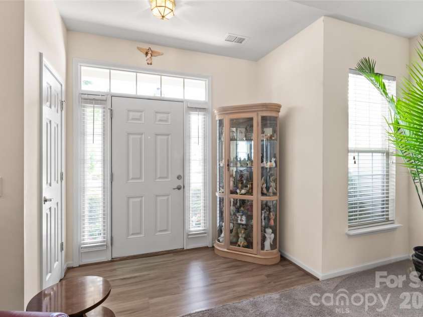 9205 Duckhorn Drive, Charlotte, NC 28277.  MLS# CAR4395320, YatesRealty ID 31517. 