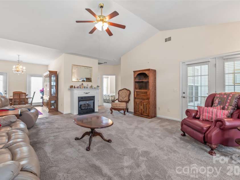 9205 Duckhorn Drive, Charlotte, NC 28277.  MLS# CAR4395320, YatesRealty ID 31517. 