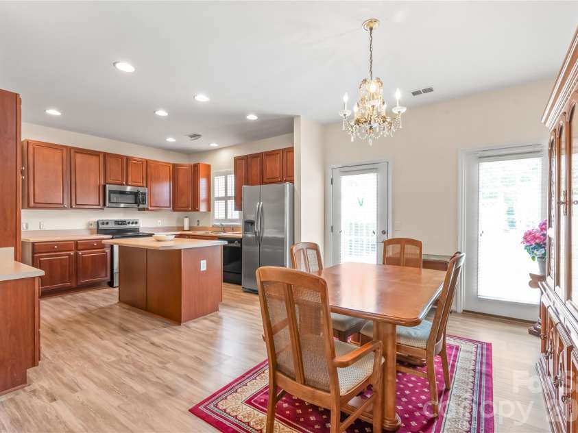 9205 Duckhorn Drive, Charlotte, NC 28277.  MLS# CAR4395320, YatesRealty ID 31517. 