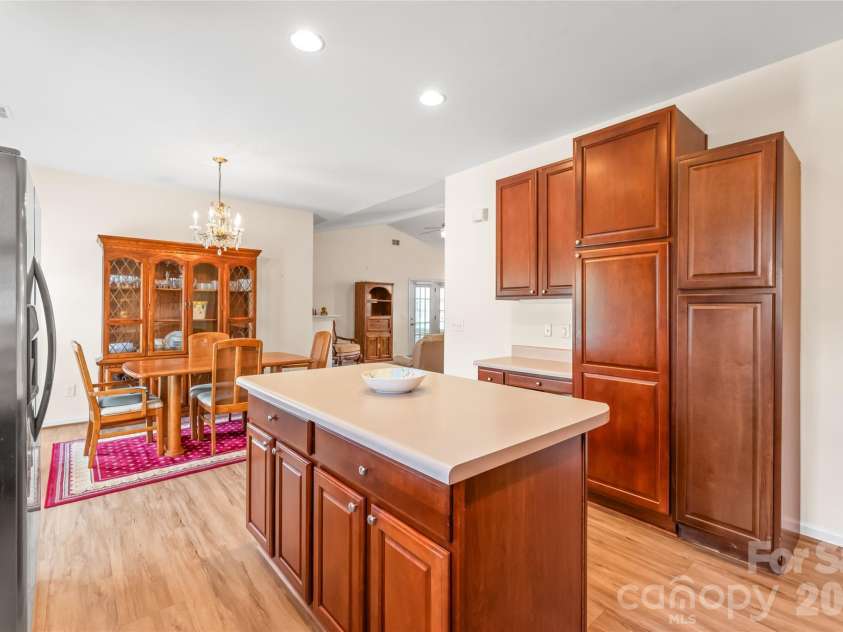 9205 Duckhorn Drive, Charlotte, NC 28277.  MLS# CAR4395320, YatesRealty ID 31517. 