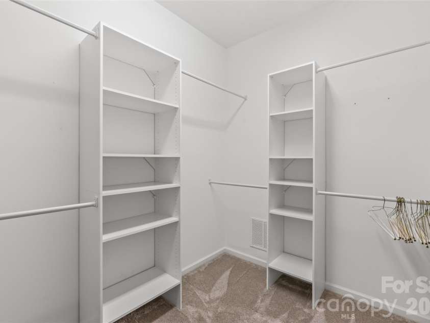 9205 Duckhorn Drive, Charlotte, NC 28277.  MLS# CAR4395320, YatesRealty ID 31517. 