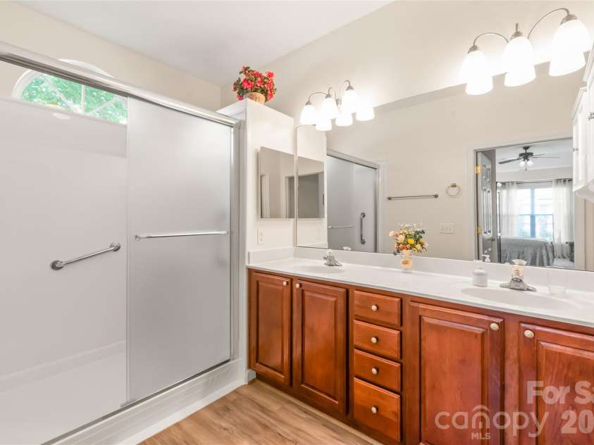 9205 Duckhorn Drive, Charlotte, NC 28277.  MLS# CAR4395320, YatesRealty ID 31517. 