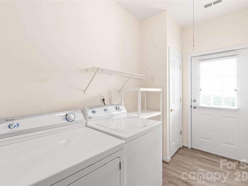 9205 Duckhorn Drive, Charlotte, NC 28277.  MLS# CAR4395320, YatesRealty ID 31517. 