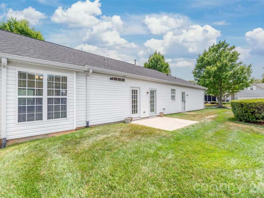 9205 Duckhorn Drive, Charlotte, NC 28277.  MLS# CAR4395320, YatesRealty ID 31517. 