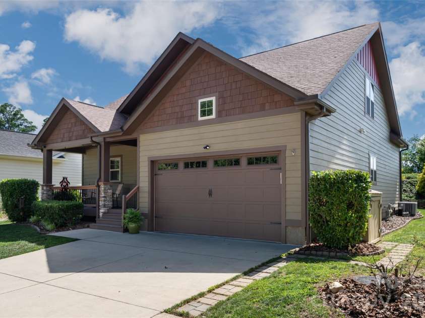 17 Asher Lane, Arden, NC 28704.  MLS# CAR4395177, YatesRealty ID 31522. 