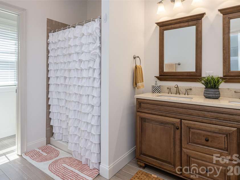 17 Asher Lane, Arden, NC 28704.  MLS# CAR4395177, YatesRealty ID 31522. 