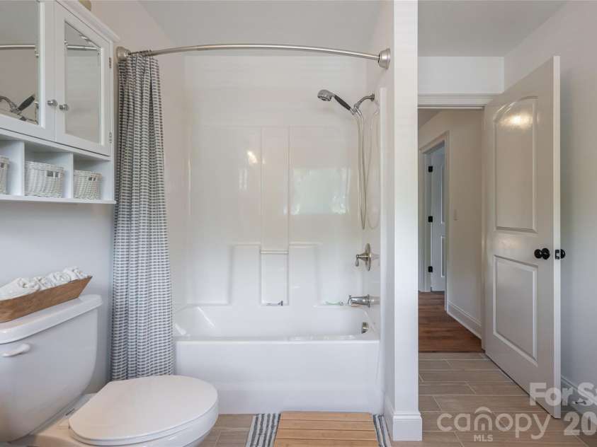 17 Asher Lane, Arden, NC 28704.  MLS# CAR4395177, YatesRealty ID 31522. 