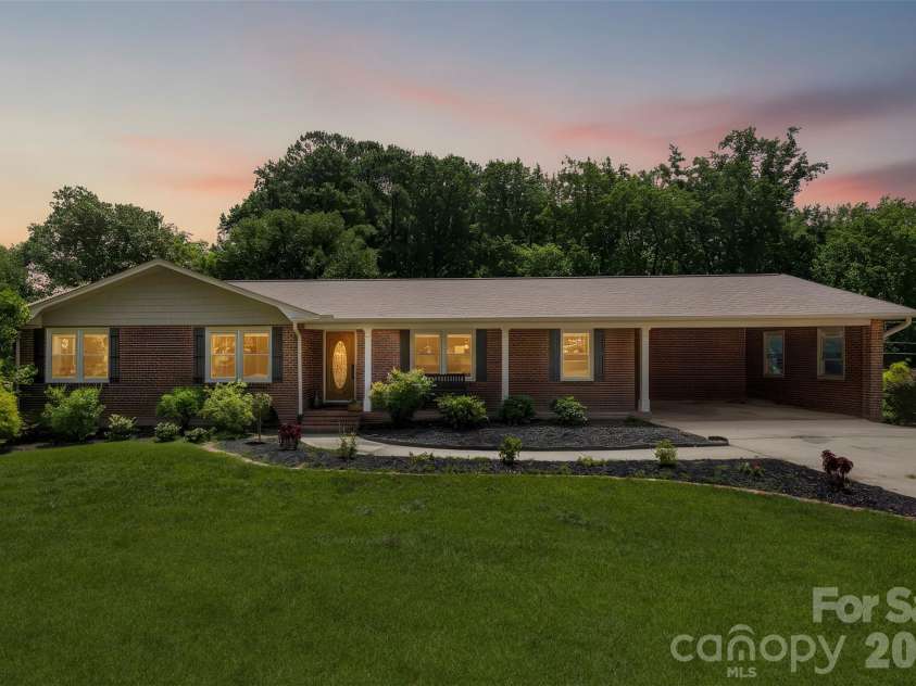 4022 Lynn Circle, Shelby, NC 28152.  MLS# CAR4395217, YatesRealty ID 31523. 