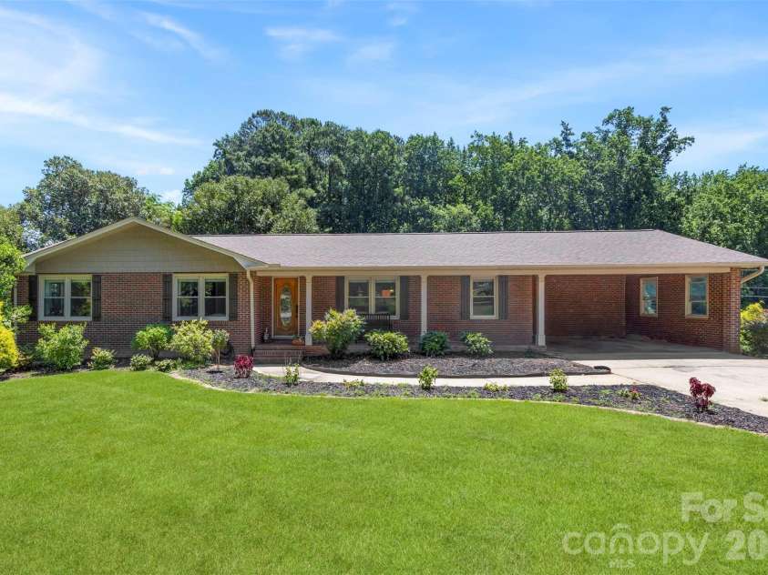 4022 Lynn Circle, Shelby, NC 28152.  MLS# CAR4395217, YatesRealty ID 31523. 