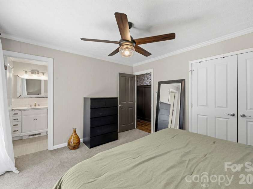 4022 Lynn Circle, Shelby, NC 28152.  MLS# CAR4395217, YatesRealty ID 31523. 