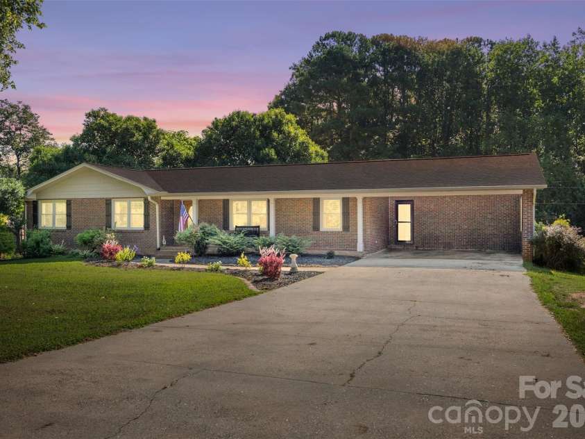 4022 Lynn Circle, Shelby, NC 28152.  MLS# CAR4420992, YatesRealty ID 31523. 