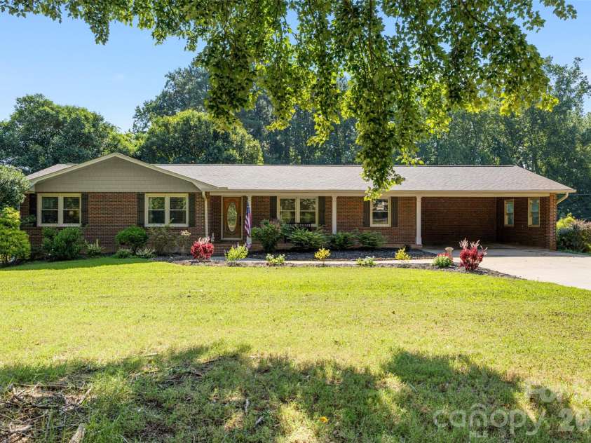 4022 Lynn Circle, Shelby, NC 28152.  MLS# CAR4420992, YatesRealty ID 31523. 