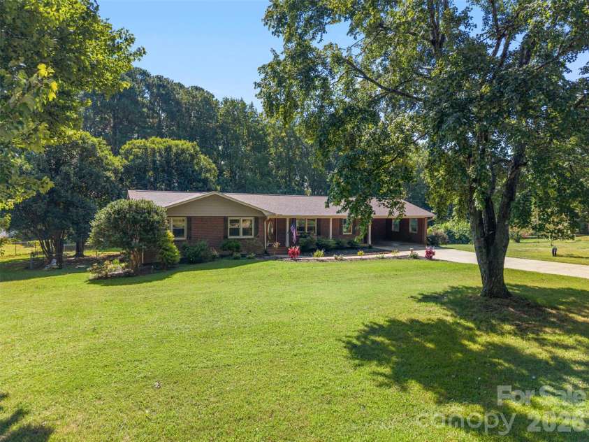 4022 Lynn Circle, Shelby, NC 28152.  MLS# CAR4420992, YatesRealty ID 31523. 