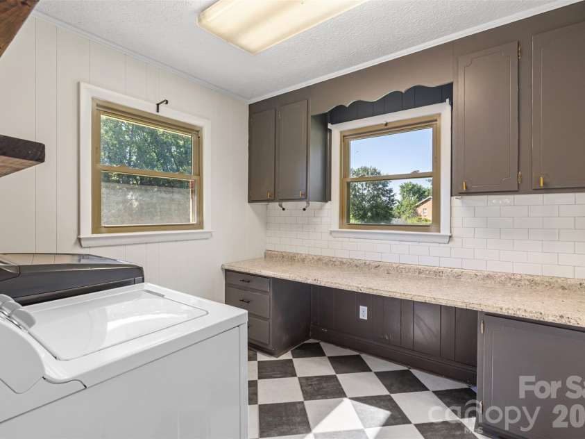 4022 Lynn Circle, Shelby, NC 28152.  MLS# CAR4420992, YatesRealty ID 31523. 
