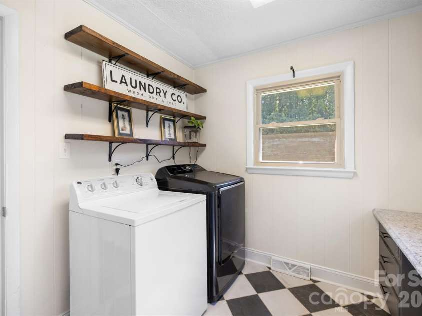 4022 Lynn Circle, Shelby, NC 28152.  MLS# CAR4420992, YatesRealty ID 31523. 