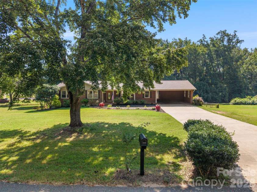 4022 Lynn Circle, Shelby, NC 28152.  MLS# CAR4420992, YatesRealty ID 31523. 