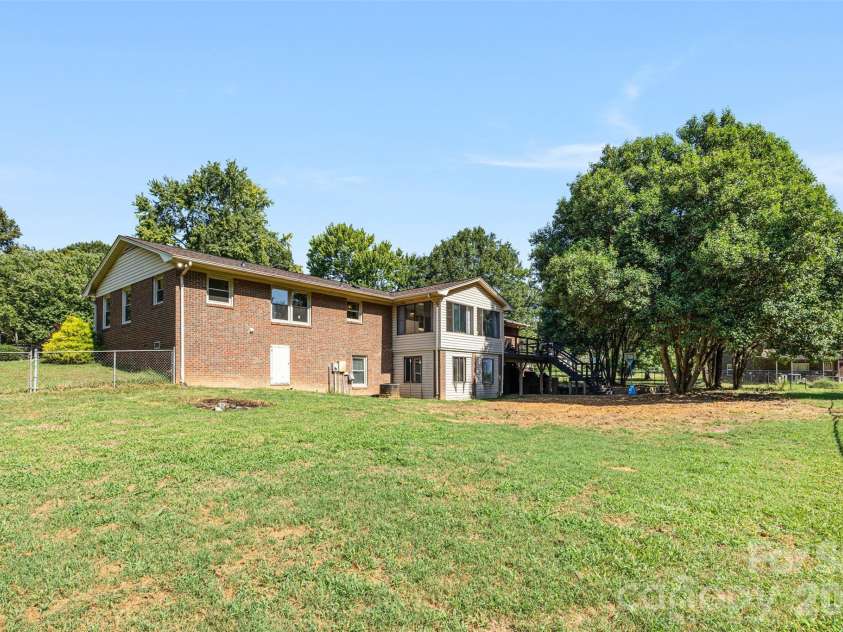 4022 Lynn Circle, Shelby, NC 28152.  MLS# CAR4420992, YatesRealty ID 31523. 